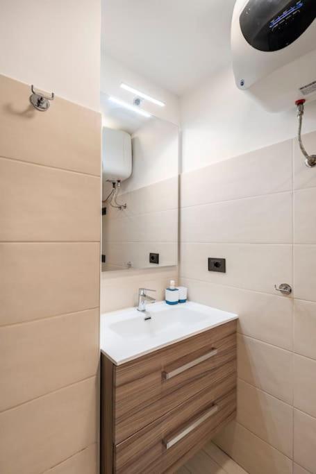 Touch&Go - Stanza Privata Con Servizi Ciampino Luaran gambar